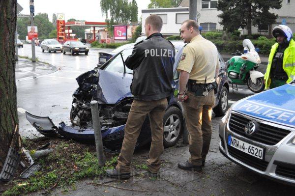 VU nach Verfolgungsfahrt Koeln Poll Siegburgerstr Poll Vingsterstr P13.JPG